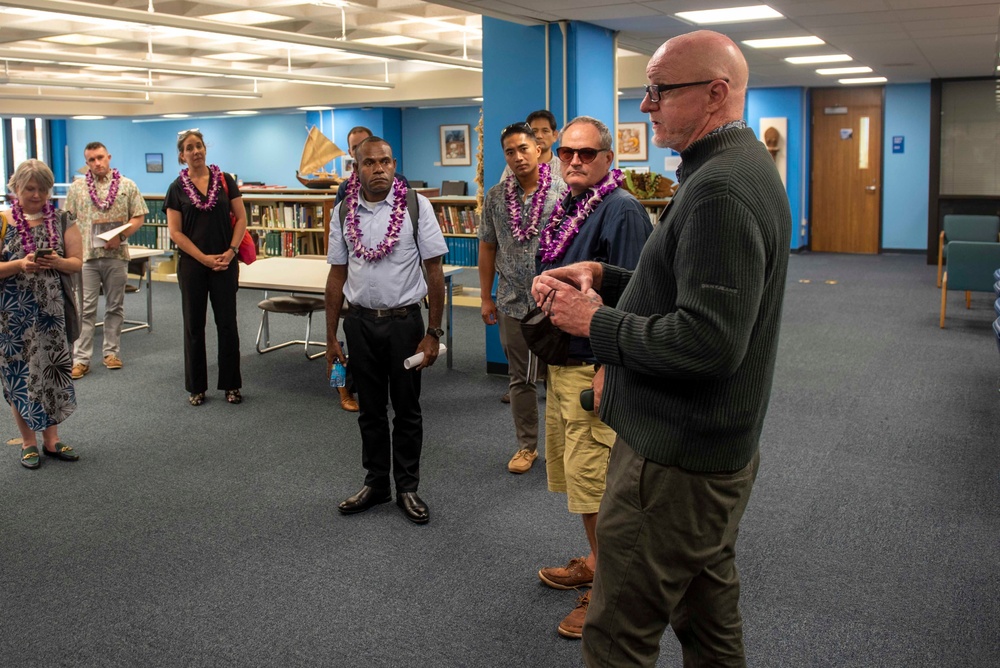 Delegation from PNG tour the University of Hawaii
