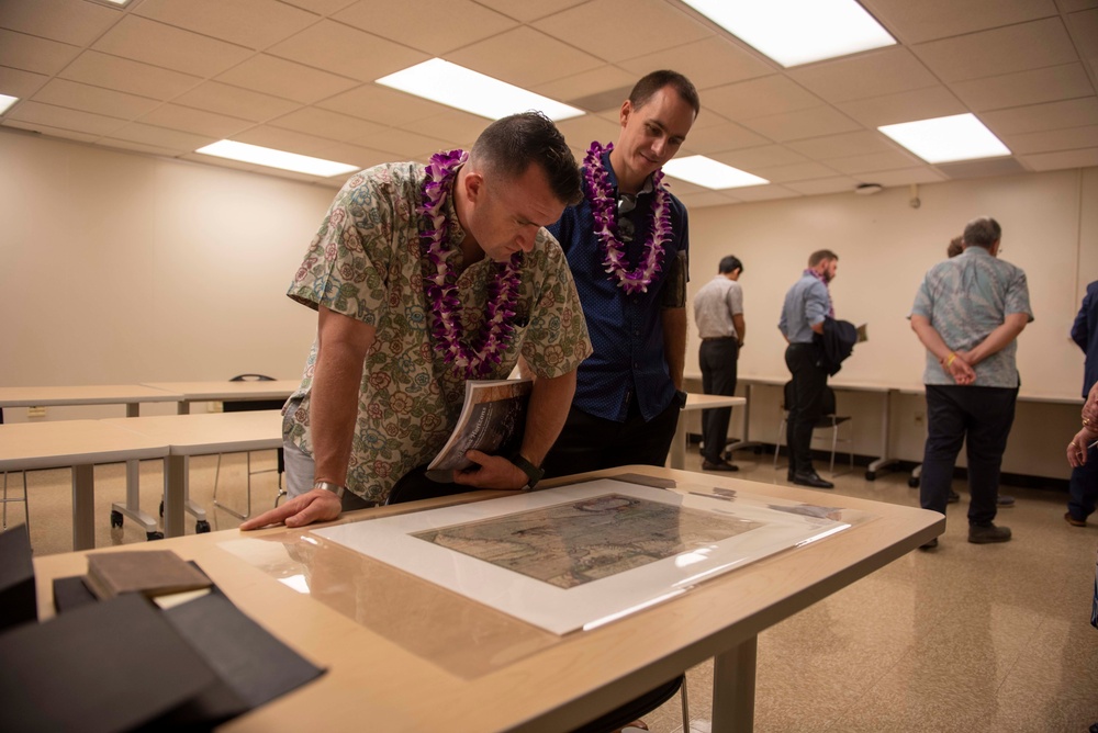 Delegation from PNG tour the University of Hawaii