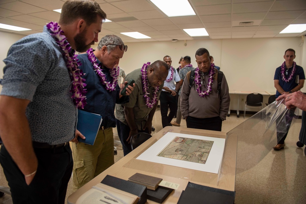 Delegation from PNG tour the University of Hawaii
