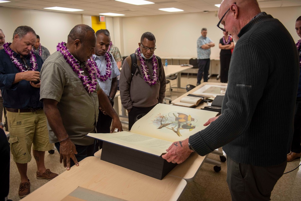 Delegation from PNG tour the University of Hawaii