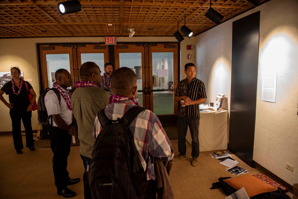Delegation from PNG tour the University of Hawaii