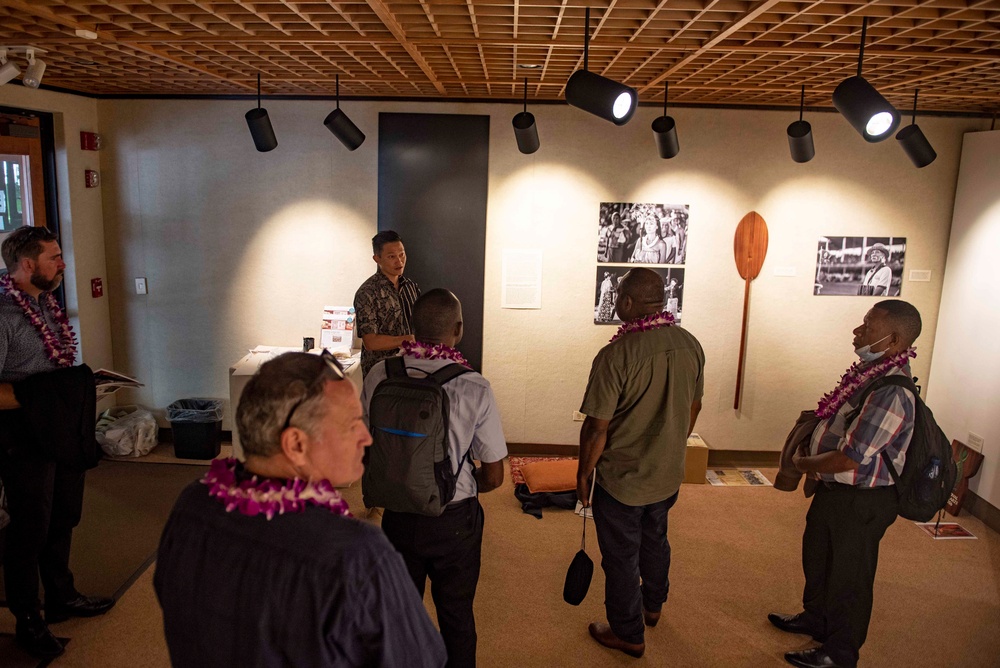 Delegation from PNG tour the University of Hawaii