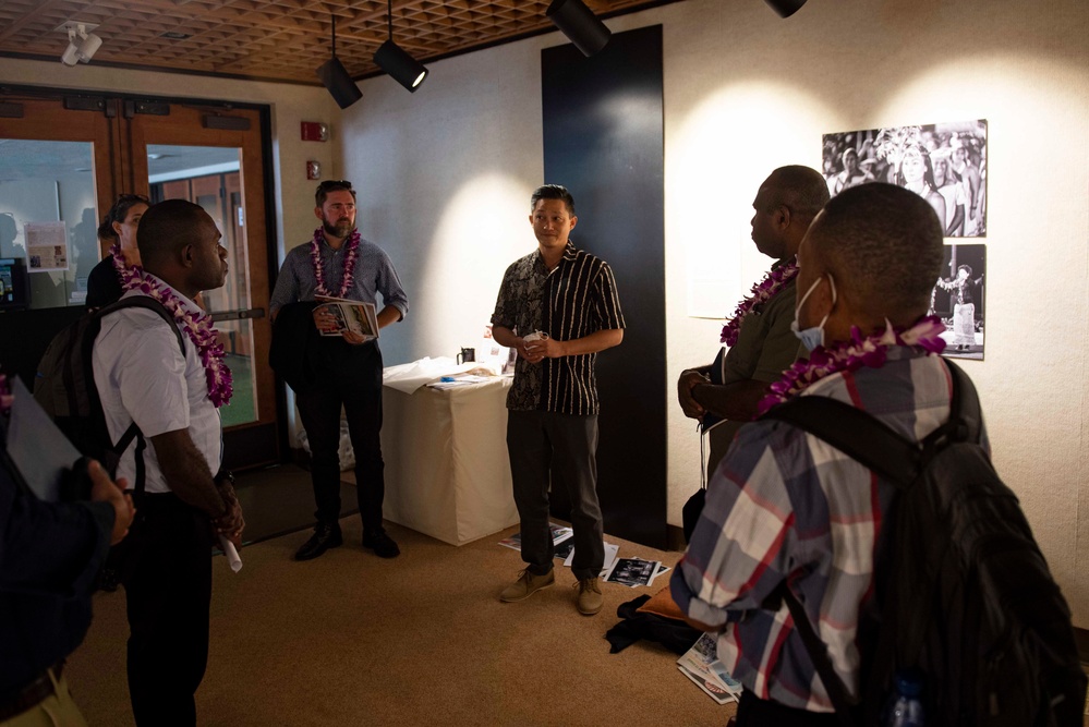 Delegation from PNG tour the University of Hawaii