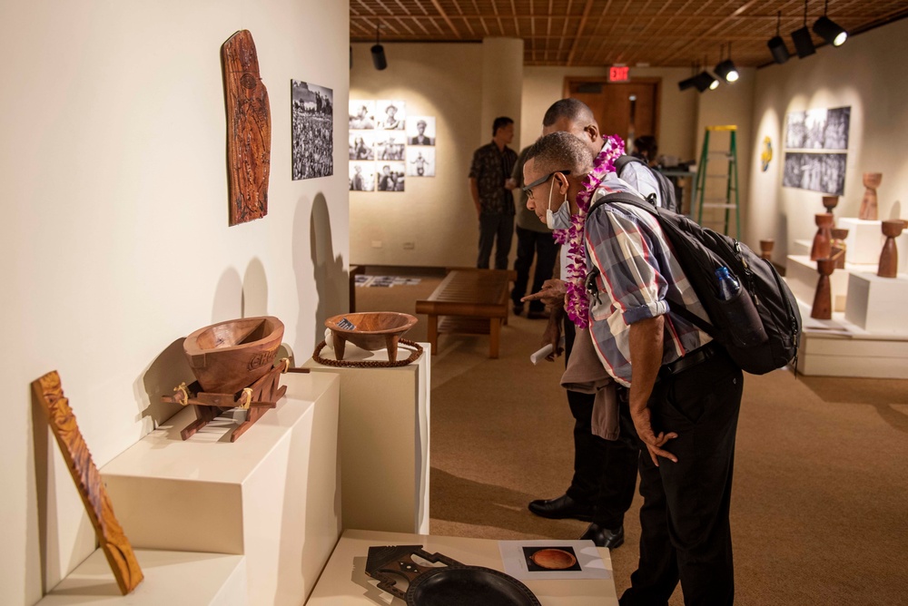 Delegation from PNG tour the University of Hawaii