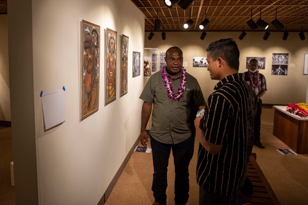 Delegation from PNG tour the University of Hawaii