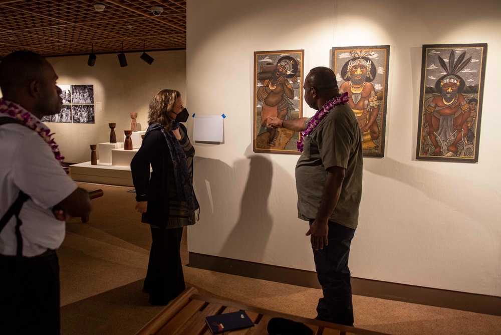 Delegation from PNG tour the University of Hawaii