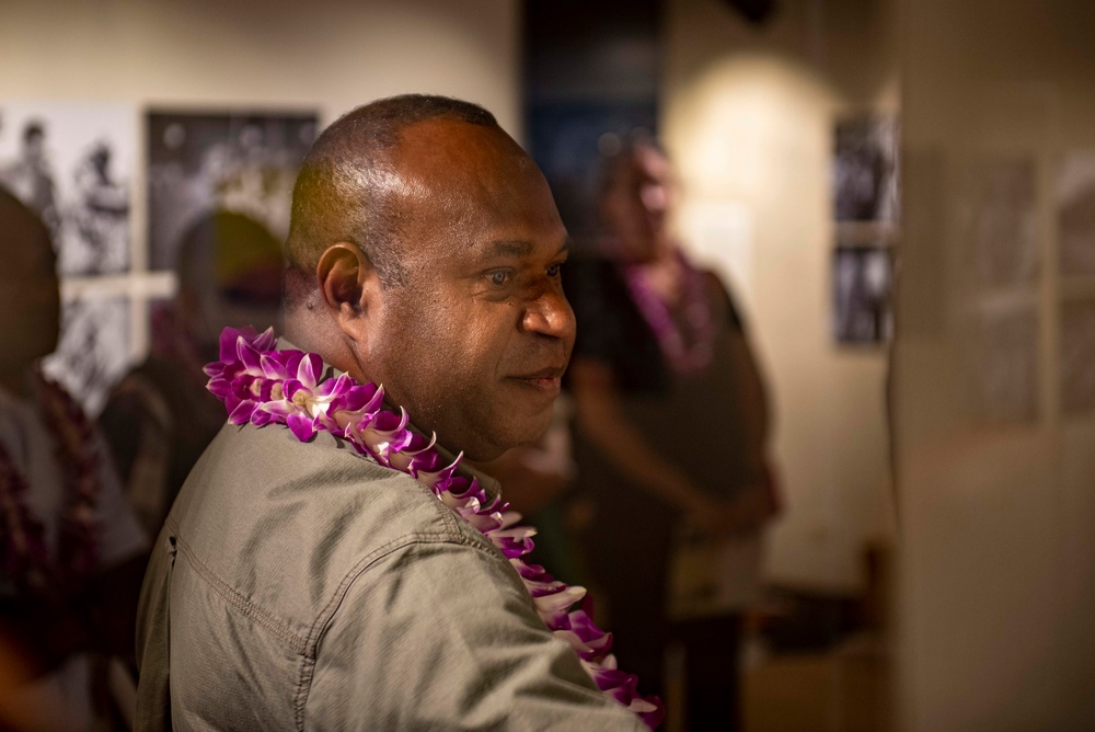 Delegation from PNG tour the University of Hawaii