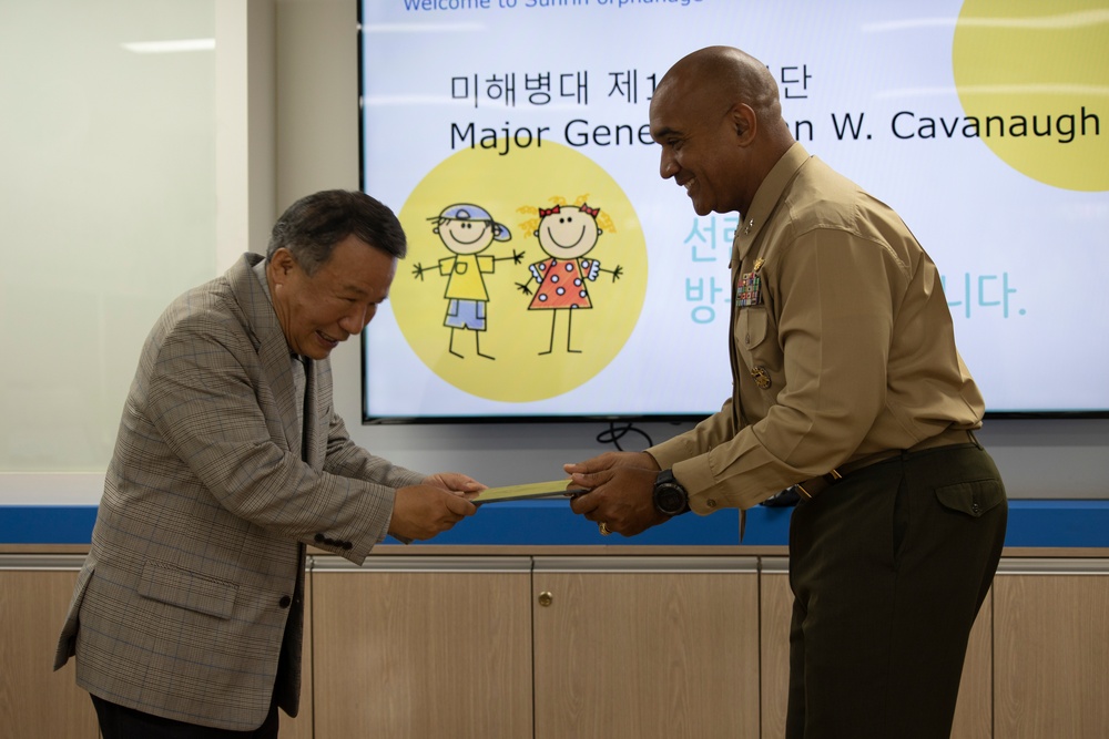 1st MAW CG Visits Sunrin Aeyukwon