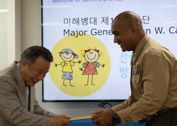 1st MAW CG Visits Sunrin Aeyukwon