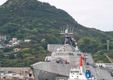 USS Charleston Pulls Into CFAS
