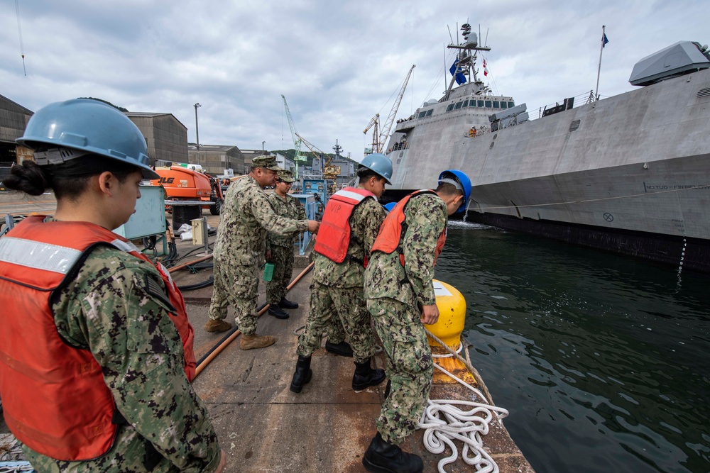USS Charleston Pulls Into CFAS