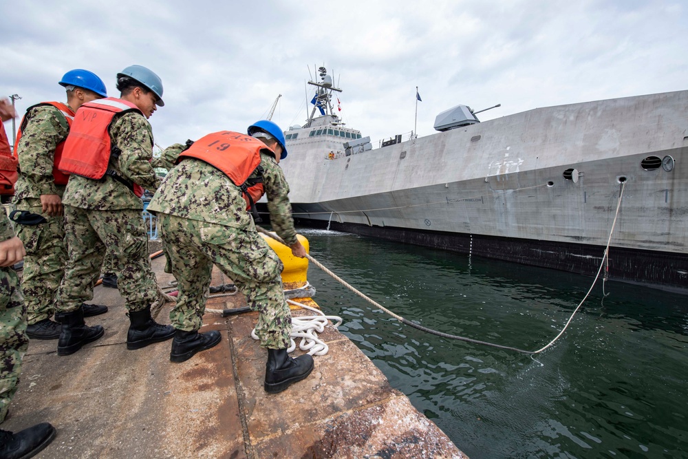 USS Charleston Pulls Into CFAS
