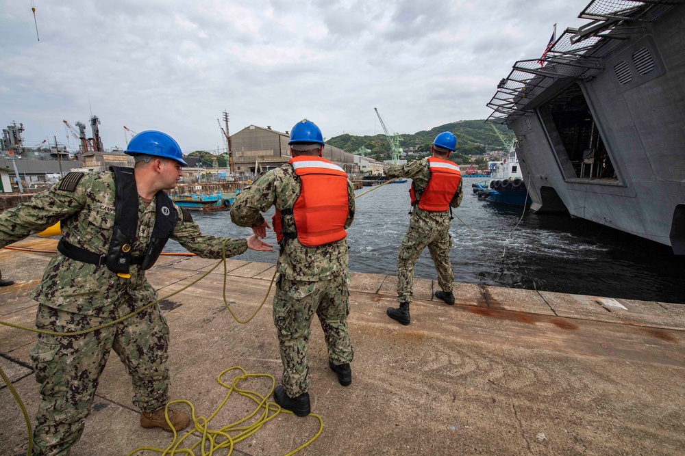 USS Charleston Pulls Into CFAS
