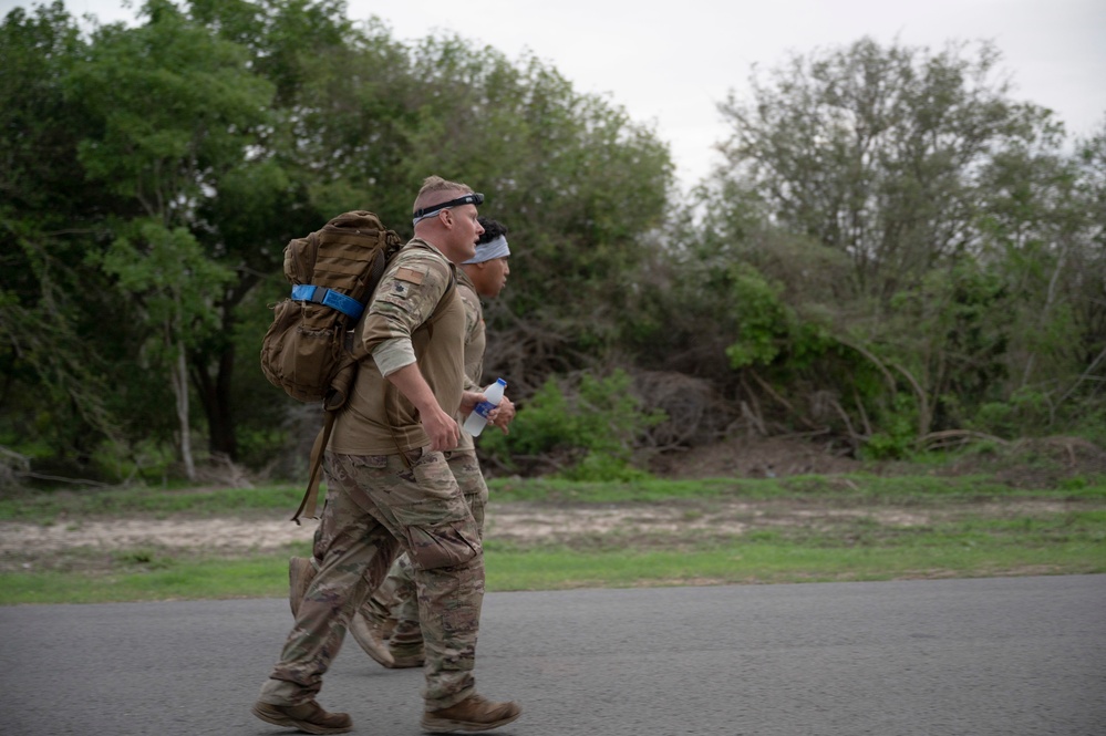 475TH EABS participates in Norwegian ruck march