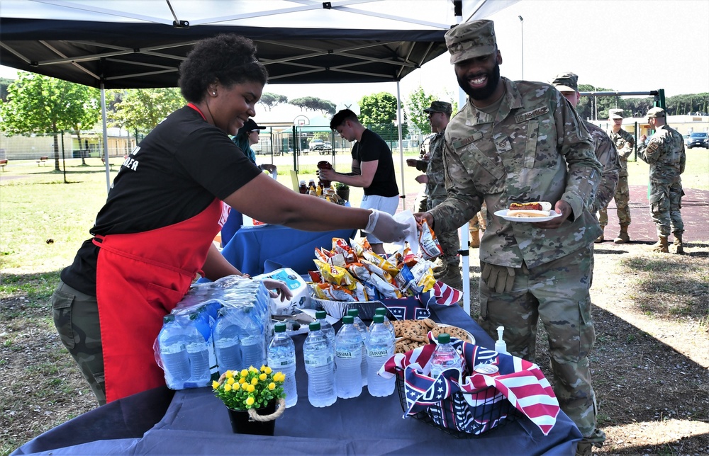 USO heads appreciation BBQ at Darby Military Community