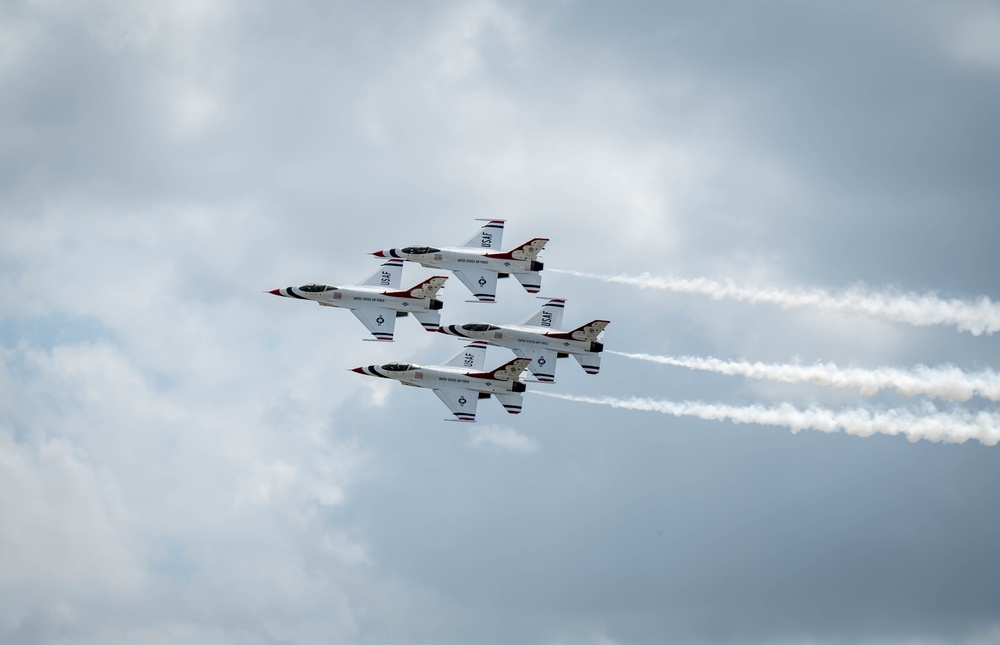 The U.S. Air Force Demonstration Squadron “Thunderbirds” perform during The Great Texas Airshow