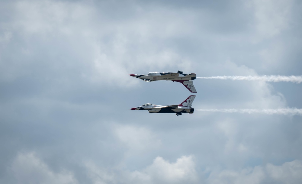 The U.S. Air Force Demonstration Squadron “Thunderbirds” perform during The Great Texas Airshow