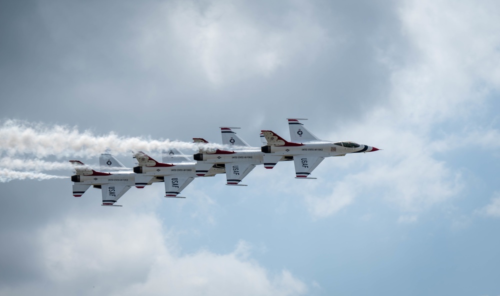 The U.S. Air Force Demonstration Squadron “Thunderbirds” perform during The Great Texas Airshow