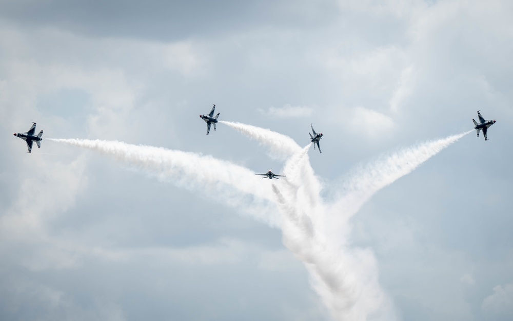 The U.S. Air Force Demonstration Squadron “Thunderbirds” perform during The Great Texas Airshow