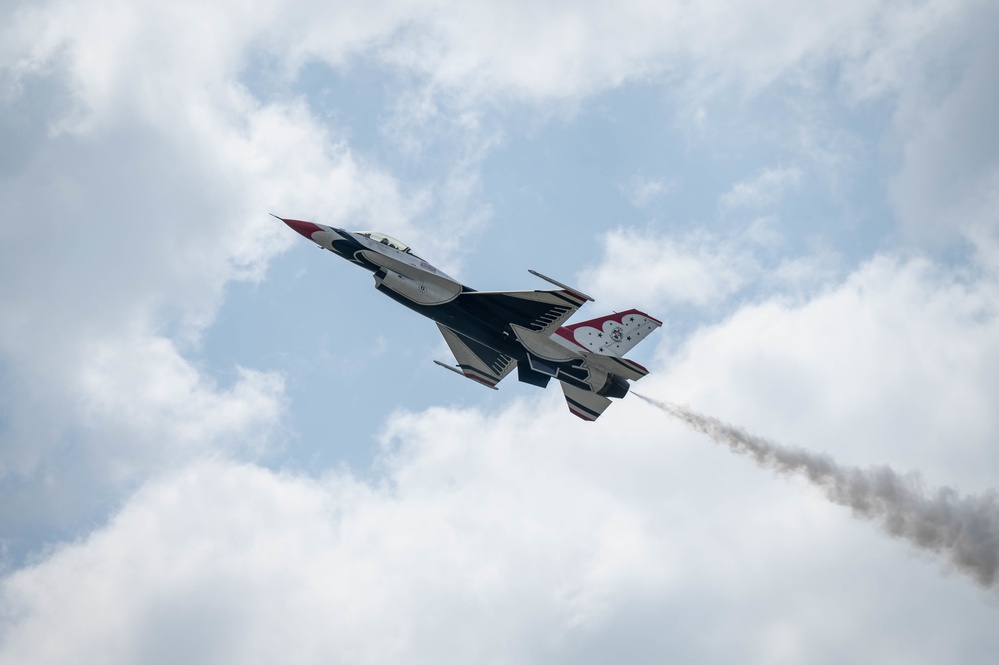 The U.S. Air Force Demonstration Squadron “Thunderbirds” perform during The Great Texas Airshow