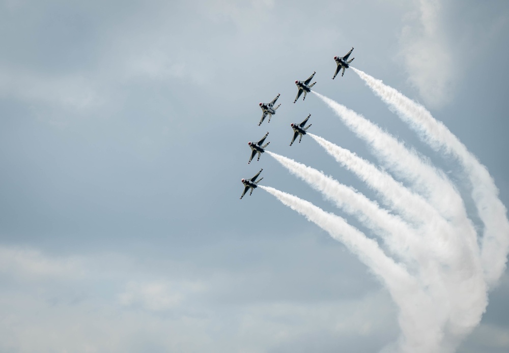 The U.S. Air Force Demonstration Squadron “Thunderbirds” perform during The Great Texas Airshow