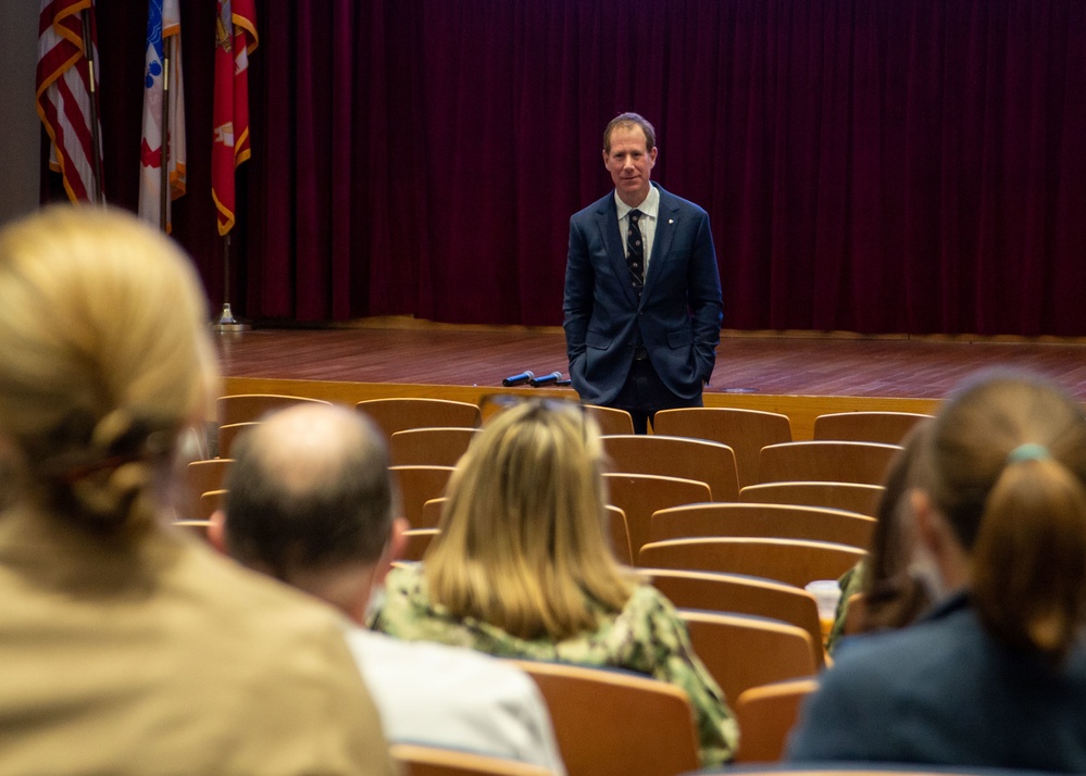 USUHS’ Dean Elster Visits NMRTC San Diego