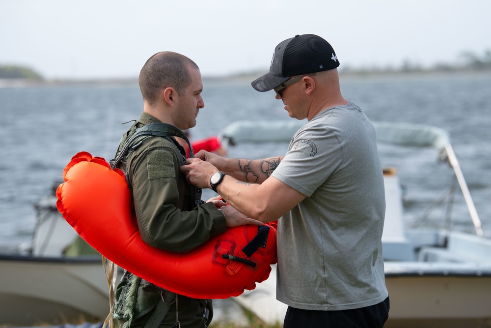 Air Commandos participate in Parachute Water Survival Training