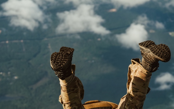 24th SOW conducts jump operations during Emerald Warrior 22.1