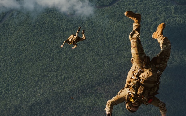 24th SOW conducts jump operations during Emerald Warrior 22.1