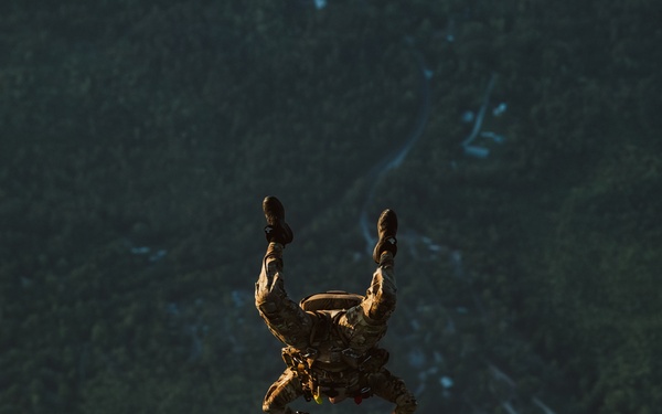 24th SOW conducts jump operations during Emerald Warrior 22.1