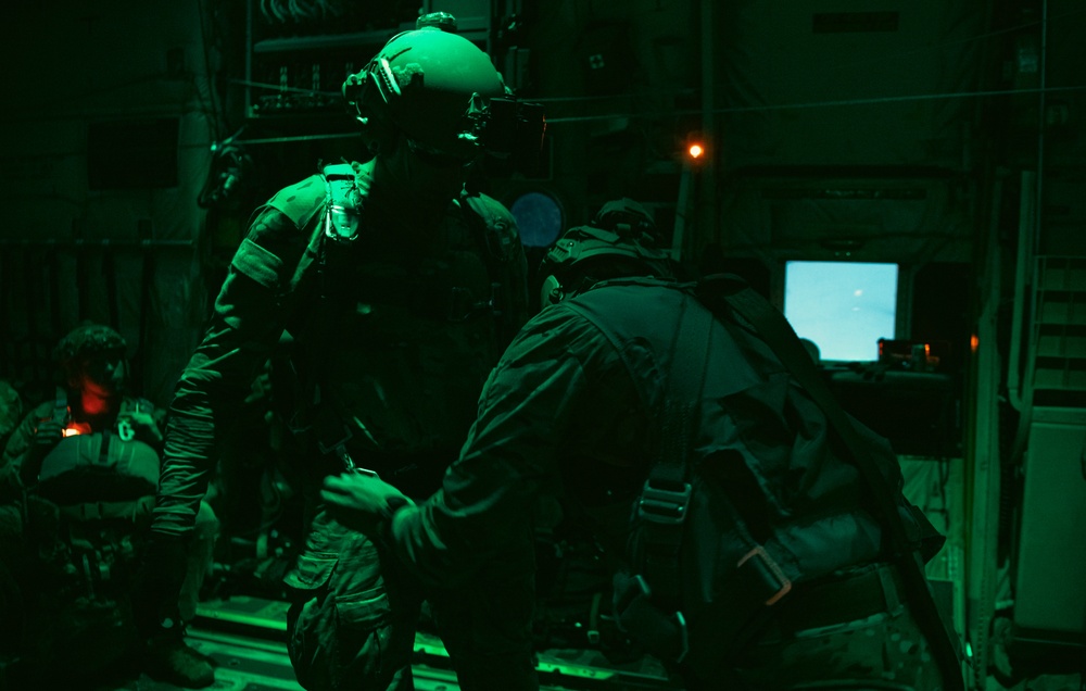 DVIDS - Images - 24th SOW conducts jump operations during Emerald ...