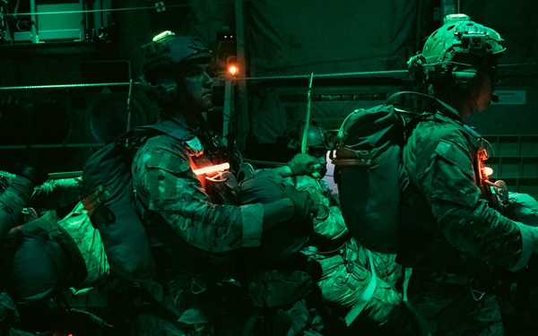 24th SOW conducts jump operations during Emerald Warrior 22.1