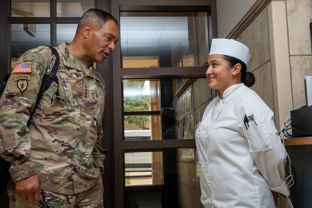 U.S. Forces Command Commander Visits Fort Hood Dining Facility