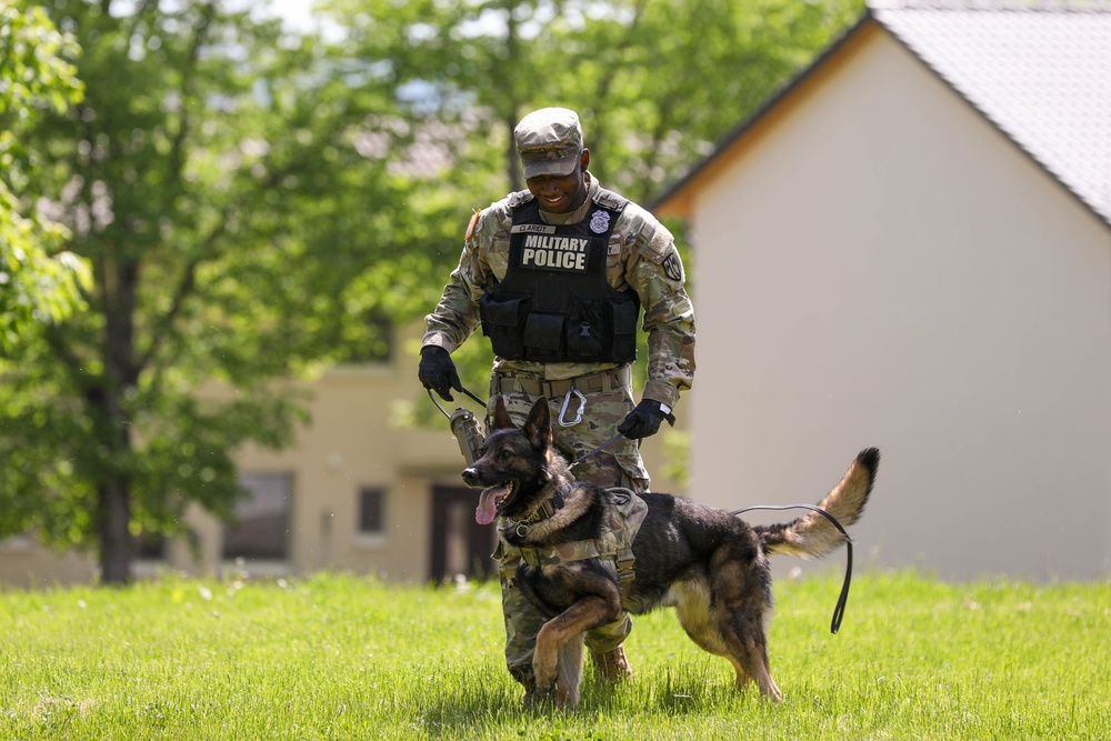 Soldier finishes second day of 2022 International Working Dog Competition
