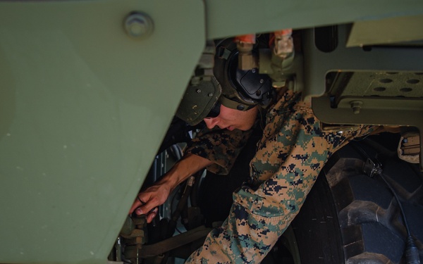 USAF, USMC conduct HIMARS loads during Emerald Warrior 22.1