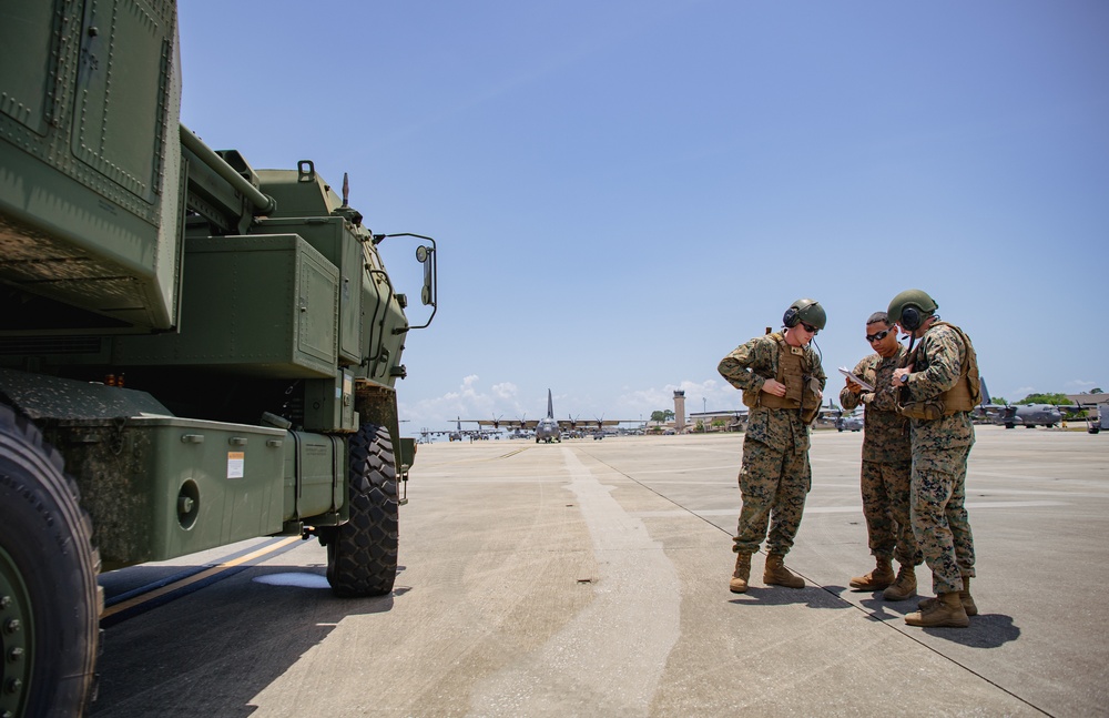 USAF, USMC conduct HIMARS loads during Emerald Warrior 22.1