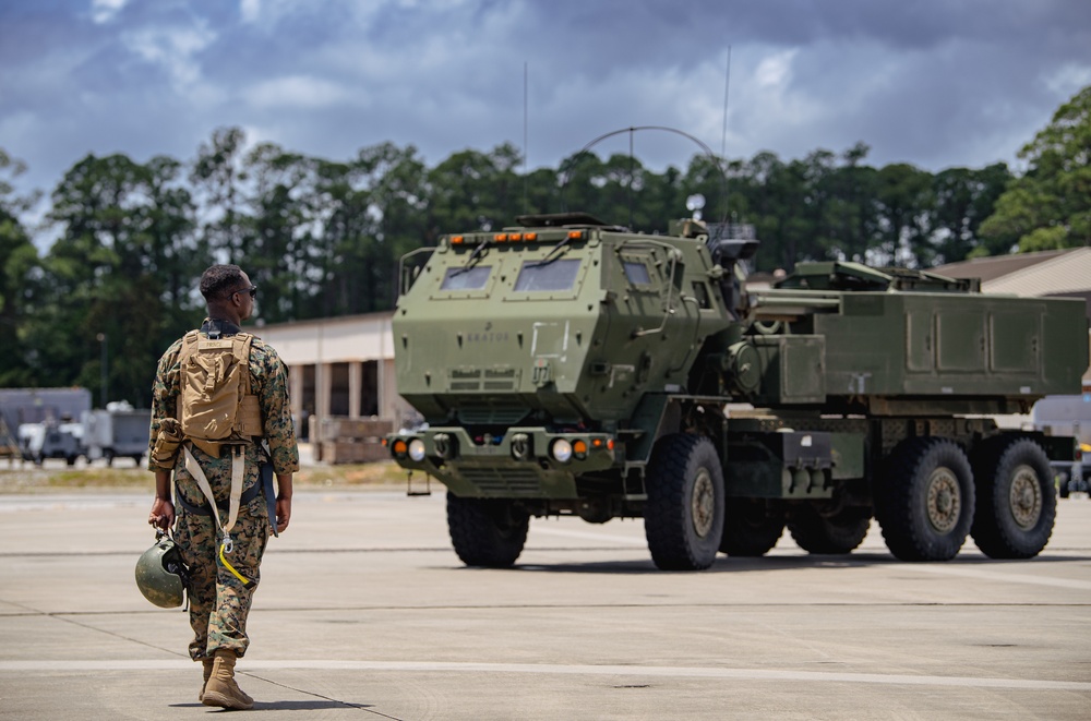 USAF, USMC conduct HIMARS loads during Emerald Warrior 22.1