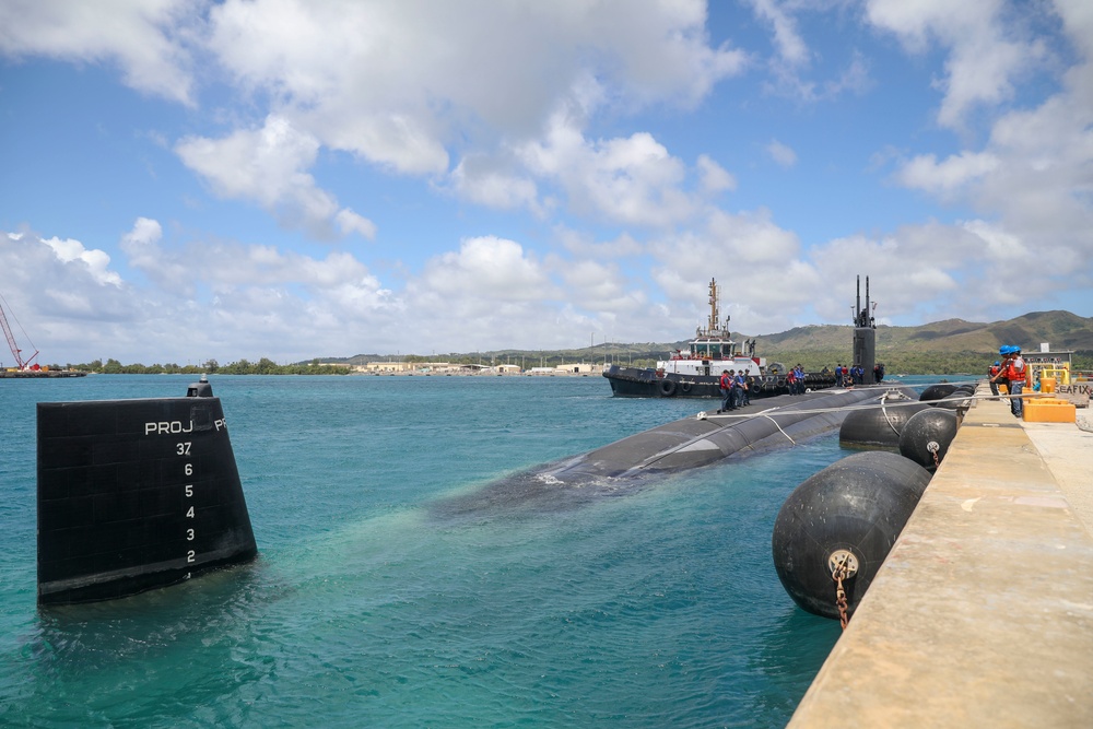 USS Annapolis Departs Naval Base Guam