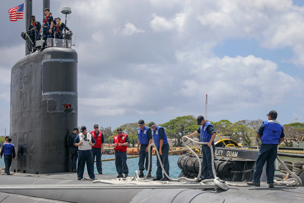 USS Annapolis Departs Naval Base Guam