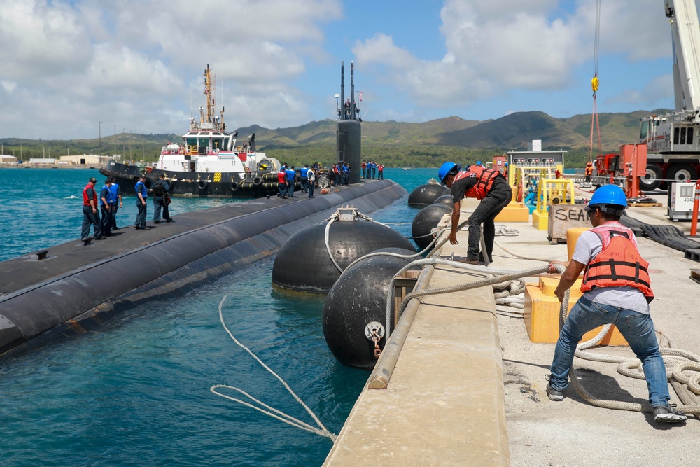 USS Annapolis Departs Naval Base Guam