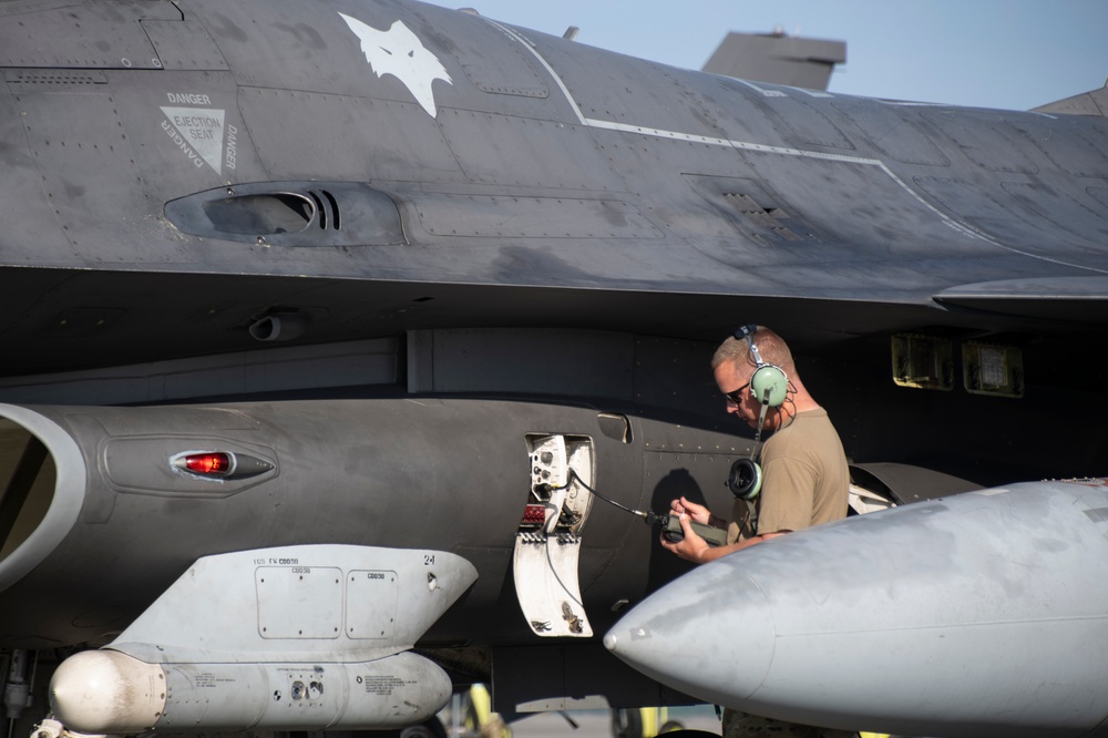 South Carolina Air National Guard maintainers keep F-16s fighting during Sentry Savannah