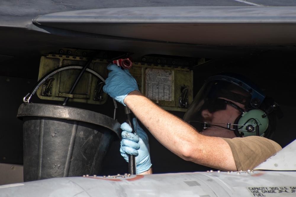 South Carolina Air National Guard maintainers keep F-16s fighting during Sentry Savannah