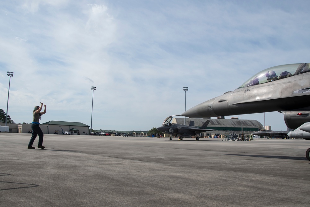 South Carolina Air National Guard maintainers keep F-16s fighting during Sentry Savannah