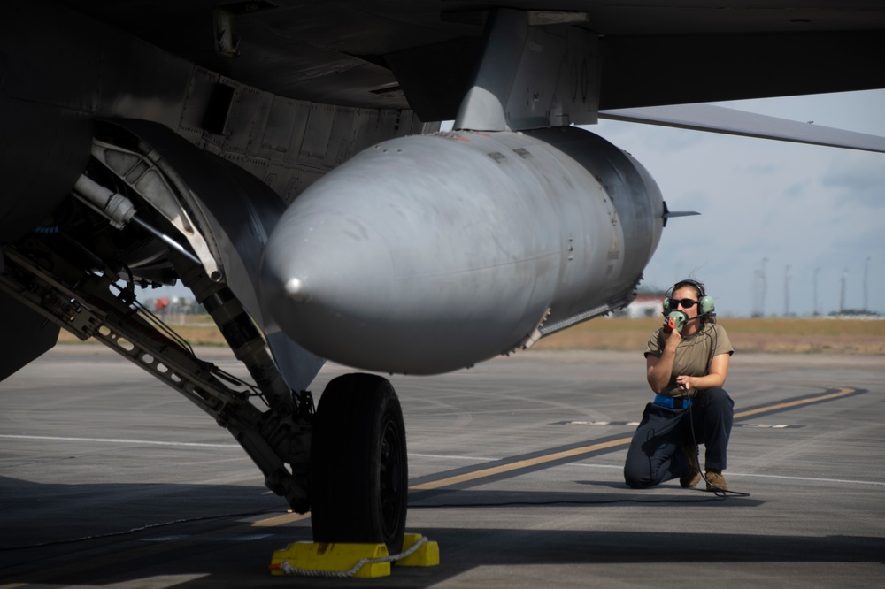 South Carolina Air National Guard maintainers keep F-16s fighting during Sentry Savannah