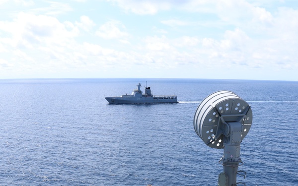 USS Ashland conducts bilateral exercise with Royal Brunei Navy