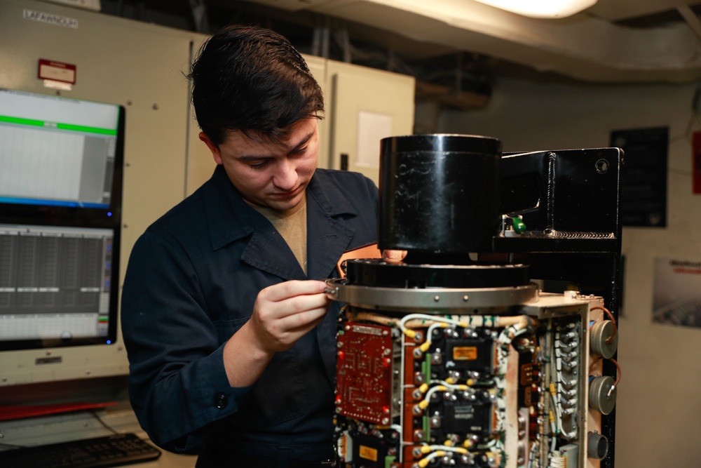 Abraham Lincoln Sailors conduct aviation maintenance