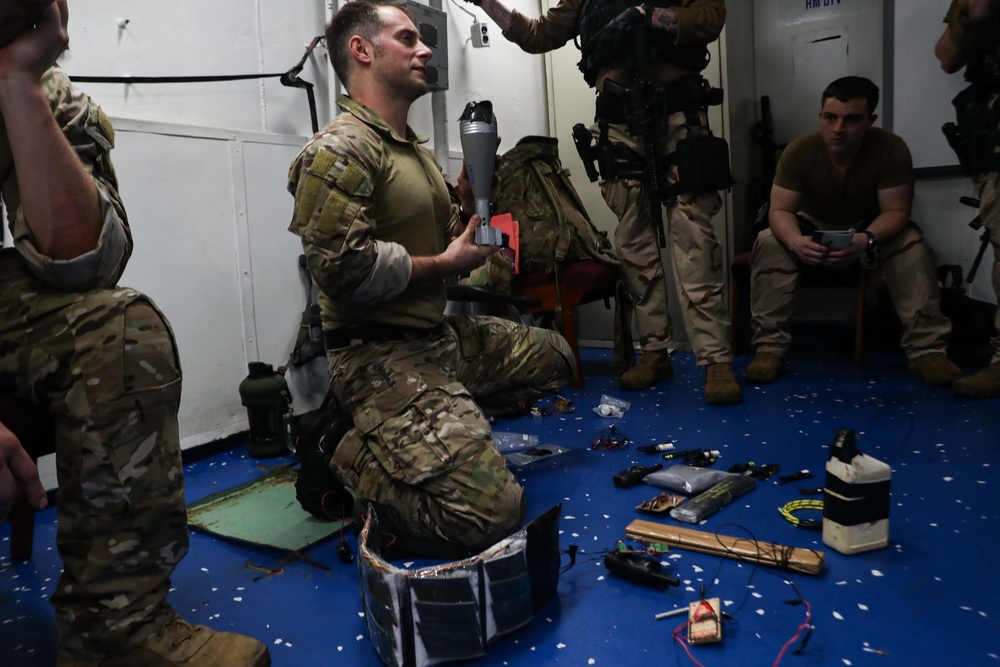 EODMU 3 conducts training with HSC 14, Mobile Bay's VBSS team