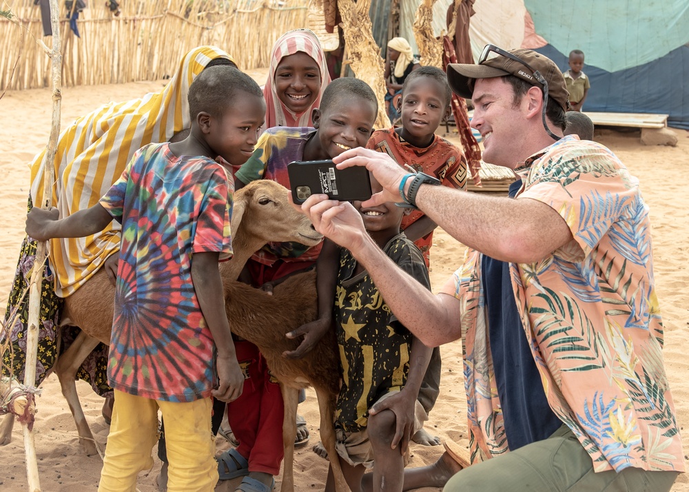 409th civil affairs team engages with villagers of Dari, Niger