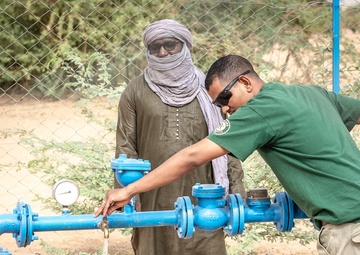 409th civil affairs team engages with villagers of Dari, Niger
