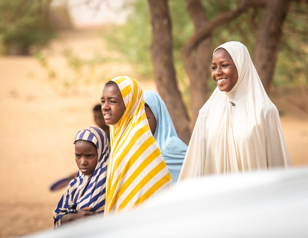 409th civil affairs team engages with villagers of Dari, Niger